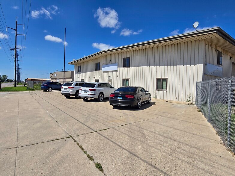 More Photos Of 2727 N 1st Ave, Fargo Warehouse For Sale