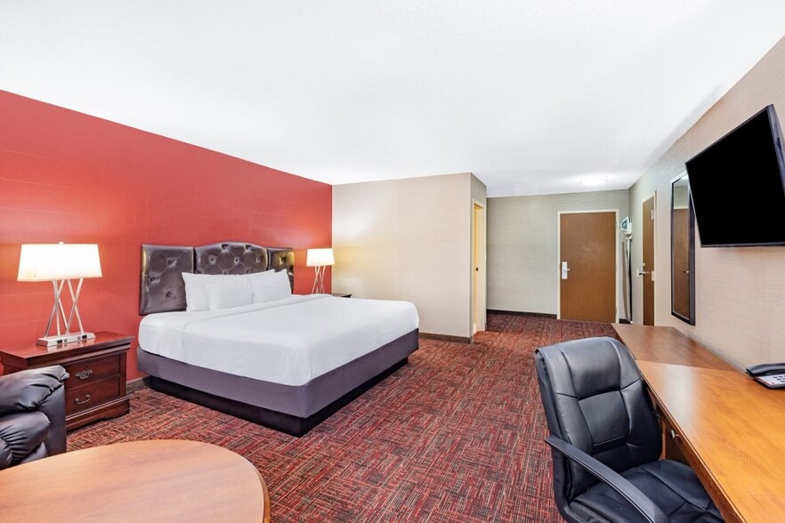 More Photos Of 1205 N 43rd St, Grand Forks Hotel For Lease