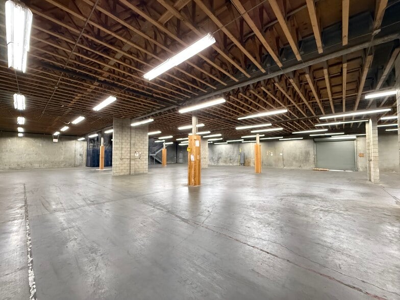 More Photos Of 2280 E Curry St, Long Beach Manufacturing For Lease
