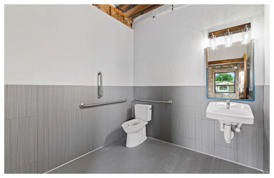 More Photos Of 2410 N Government Way, Coeur d'Alene General Retail For Lease