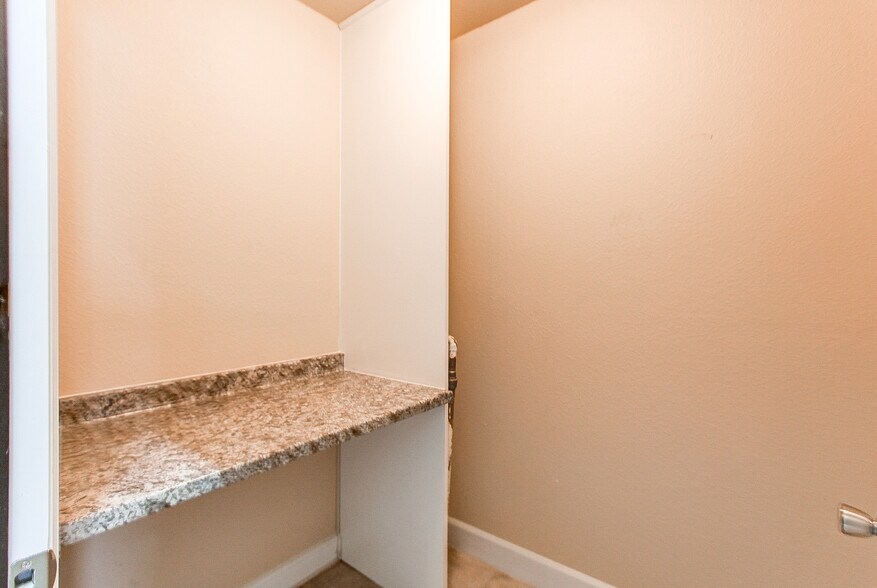 More Photos Of 655 7th Ave, Deer Trail Warehouse For Sale