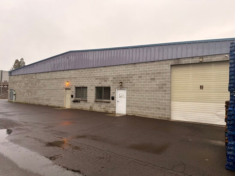 More Photos Of 412 and 414 Eads Street, Medford Warehouse For Lease