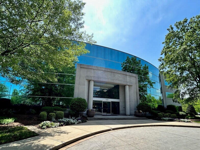 More Photos Of 7025 Albert Pick Rd, Greensboro Unknown For Sale