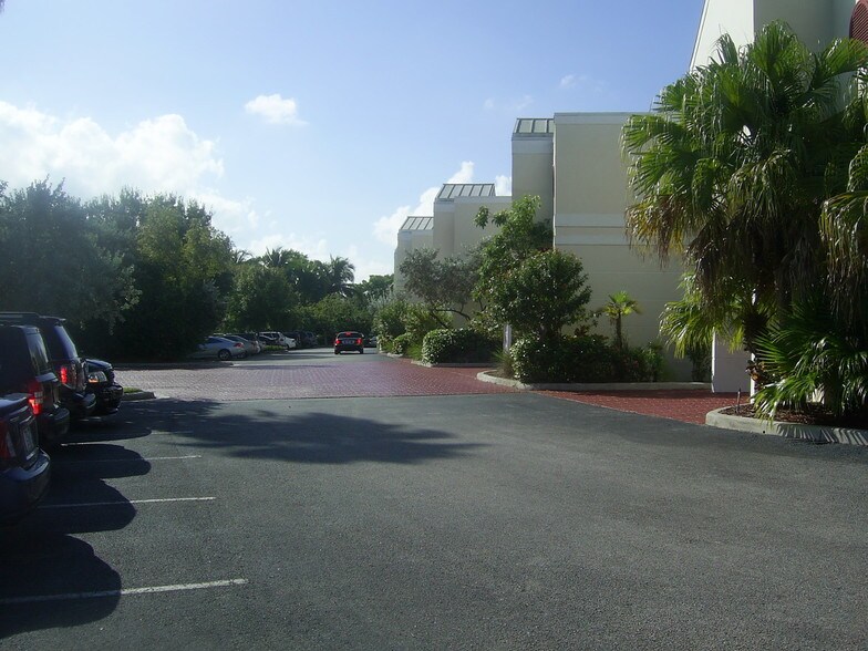 More Photos Of 1101-1197 Sawgrass Corporate Pky, Sunrise Light Manufacturing For Lease