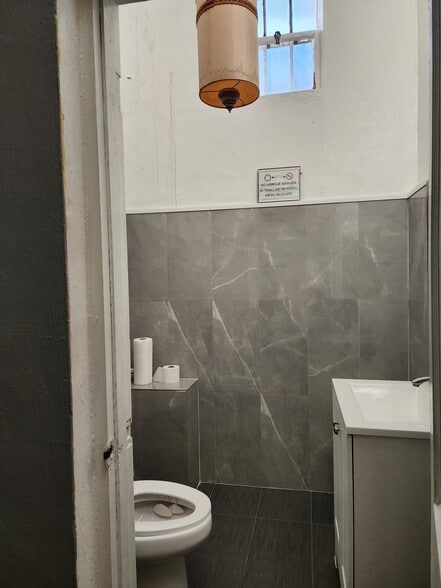 More Photos Of 216 Washington Ave, Homestead General Retail For Sale