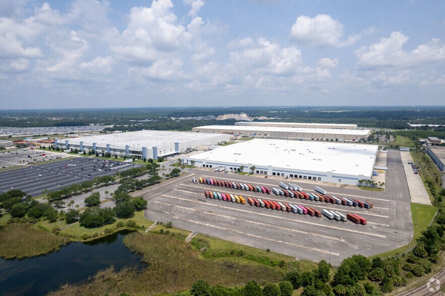 More Photos Of 1 Imeson Park Blvd, Jacksonville Warehouse For Lease