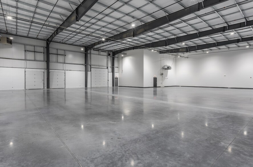 More Photos Of 10890 Bennett Pkwy ext, Zionsville Warehouse For Lease