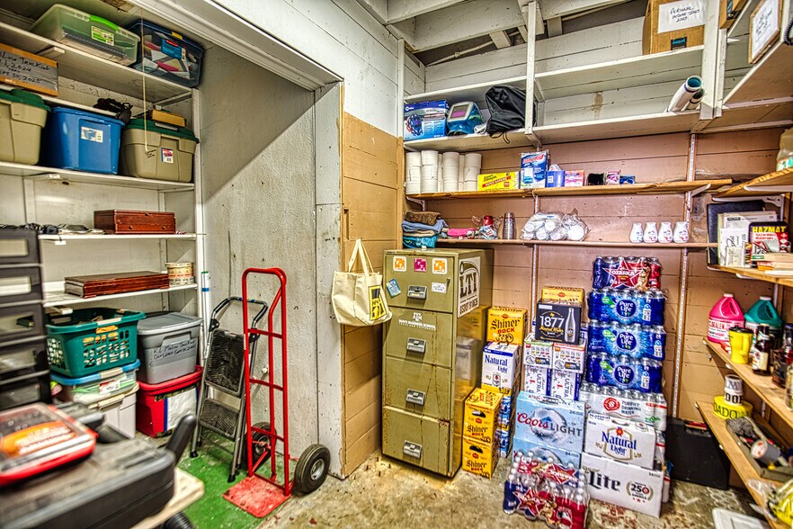More Photos Of 931 Walnut St, Columbus Flex For Sale