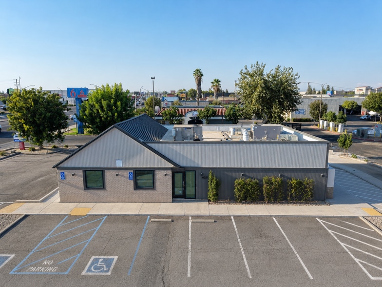 More Photos Of 6740 N Blackstone Ave, Fresno Freestanding For Sale