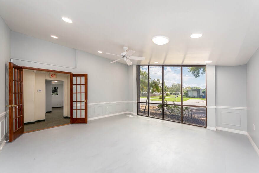 More Photos Of 300 S Saturn Ave, Clearwater Flex For Sale