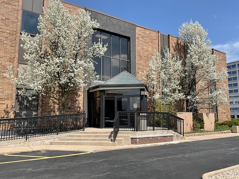More Photos Of 2200 S Main St, Lombard Office For Lease