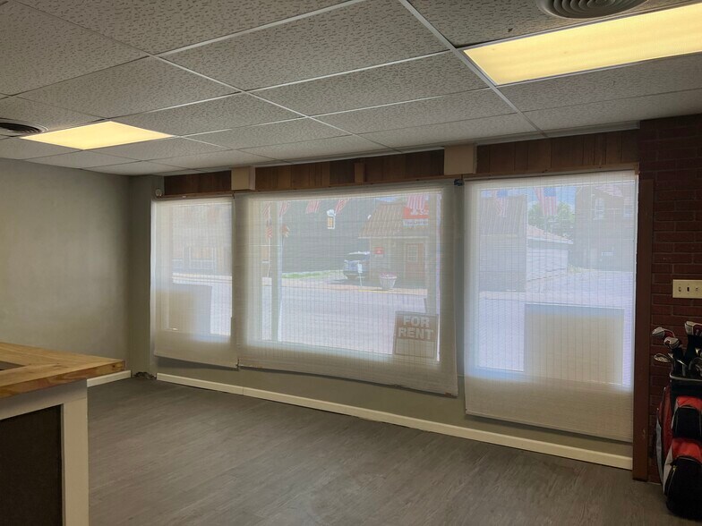 More Photos Of 300 E Broadway Blvd, Johnston City Specialty For Sale