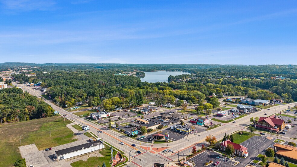 More Photos Of 31 S Wisconsin Dells Pky, Lake Delton Freestanding For Sale