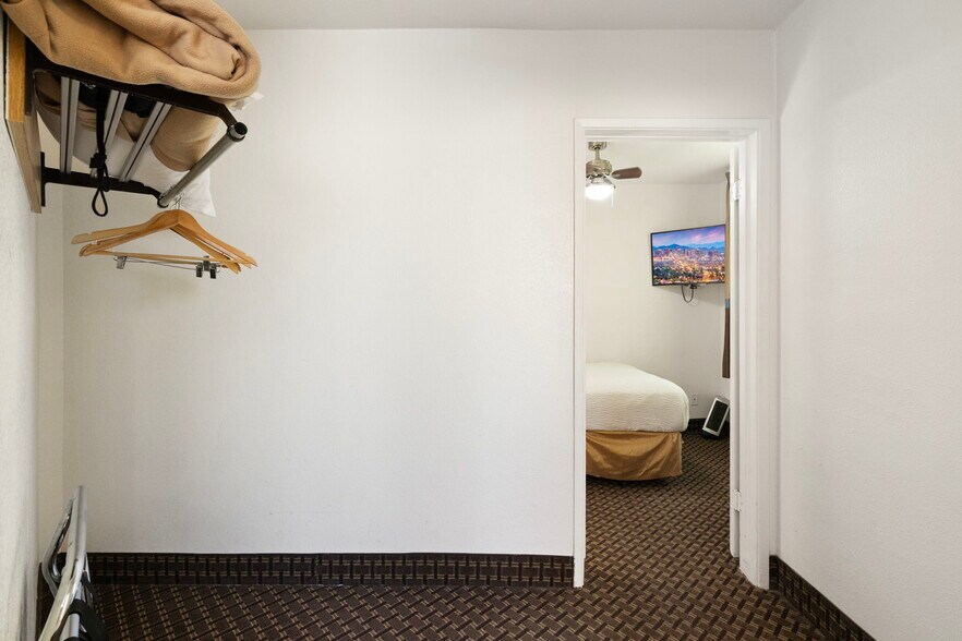 More Photos Of 430 E Route 66, Williams Hotel For Sale