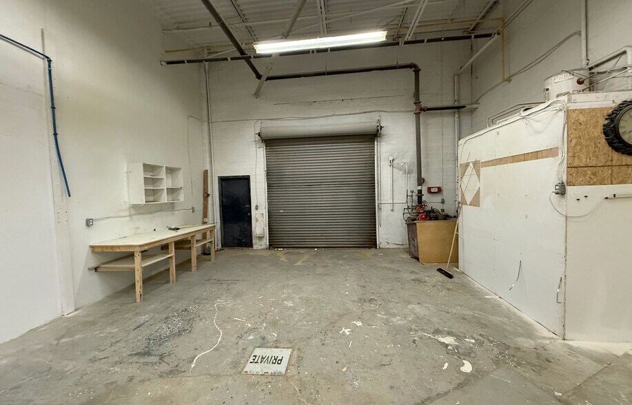 More Photos Of 188 Bunting Rd, St Catharines Light Distribution For Lease
