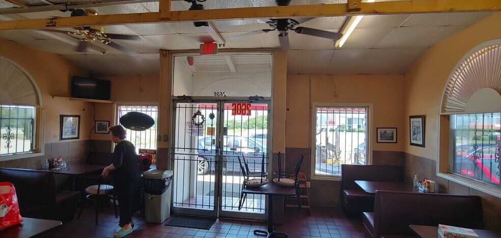 More Photos Of 2606 E Veterans Memorial Blvd, Killeen Restaurant For Sale