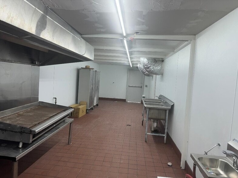 More Photos Of 711 Freeport St, Houston General Retail For Sale