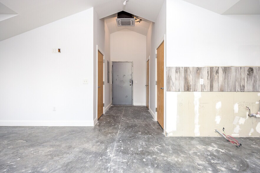 More Photos Of 1 Ten Eyck St, Stony Point General Retail For Sale