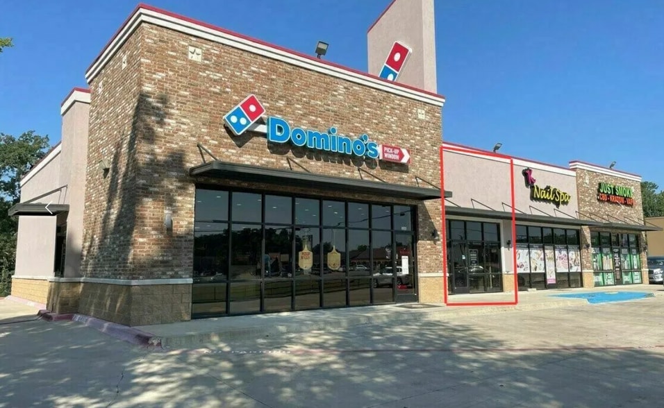 More Photos Of 2807 S Main St, Lindale Storefront For Lease