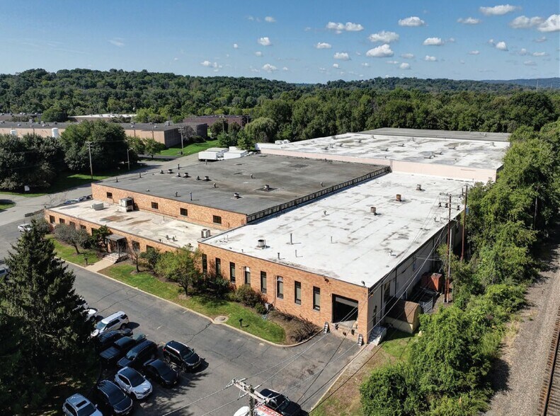 More Photos Of 510 Ryerson Rd, Lincoln Park Manufacturing For Lease