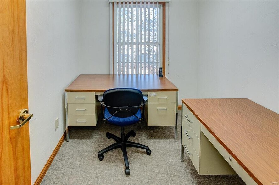 More Photos Of 824 N Market St, Waterloo Medical For Sale