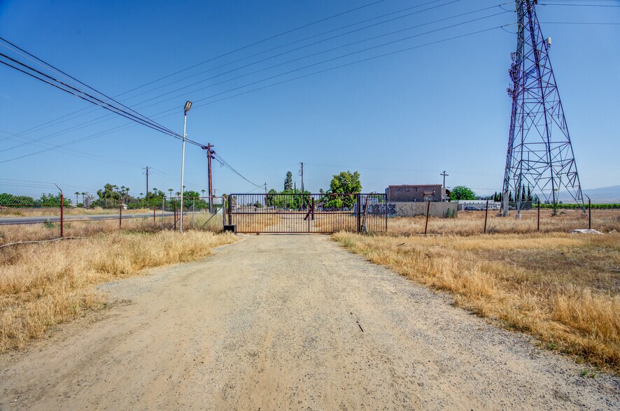 More Photos Of 5915 Weedpatch Hwy, Bakersfield Apartments For Sale