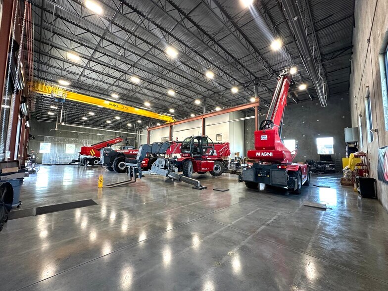 More Photos Of 651 N Michigan Ave, Kenilworth Flex For Lease