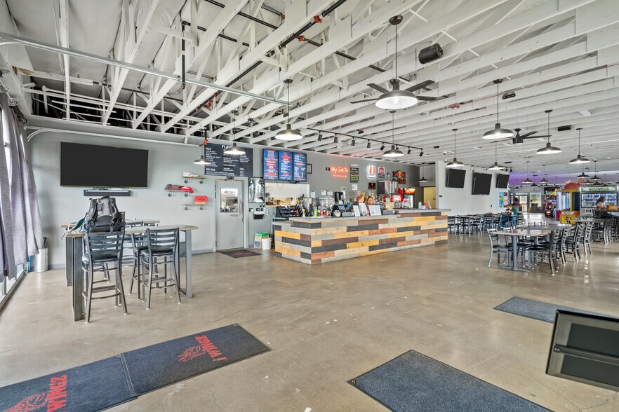 More Photos Of 2425 25th St SE, Salem General Retail For Sale