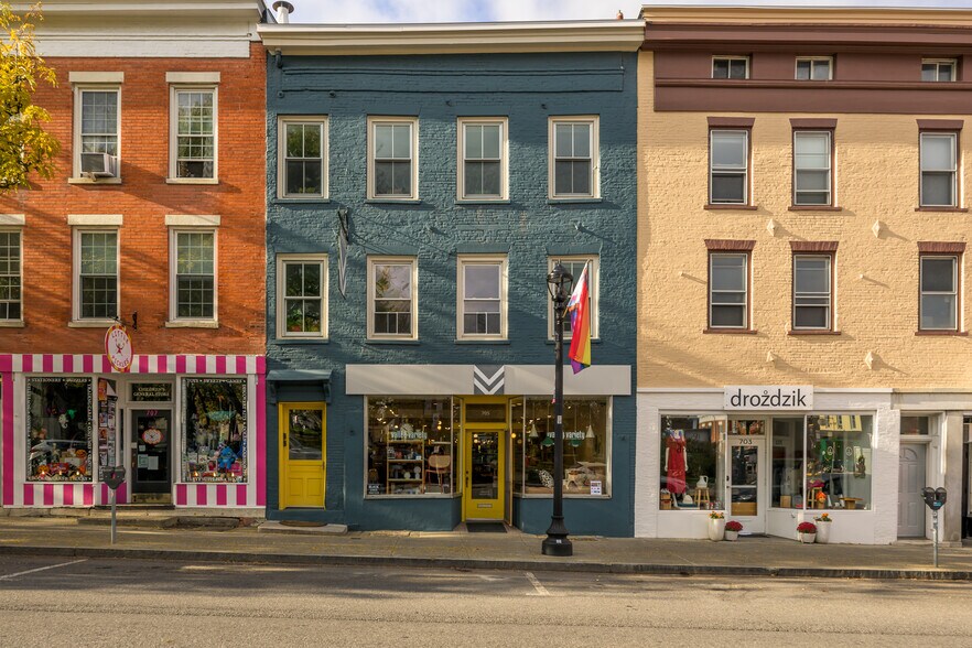 More Photos Of 705 Warren St, Hudson Storefront Retail Residential For Sale