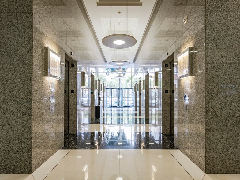 More Photos Of 150 W Flagler St, Miami Office For Lease