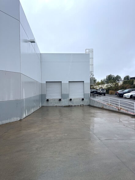 More Photos Of 25501 Arctic Ocean Dr, Lake Forest Warehouse For Lease