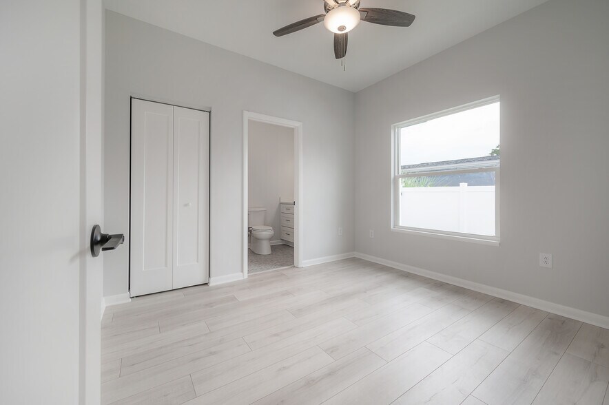 More Photos Of 3921 State St, Tampa Specialty For Sale