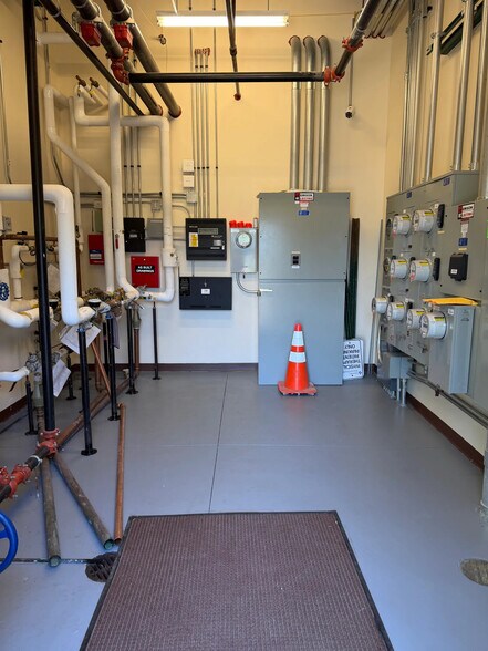 More Photos Of 2000 McDonald Rd, South Elgin Medical For Lease