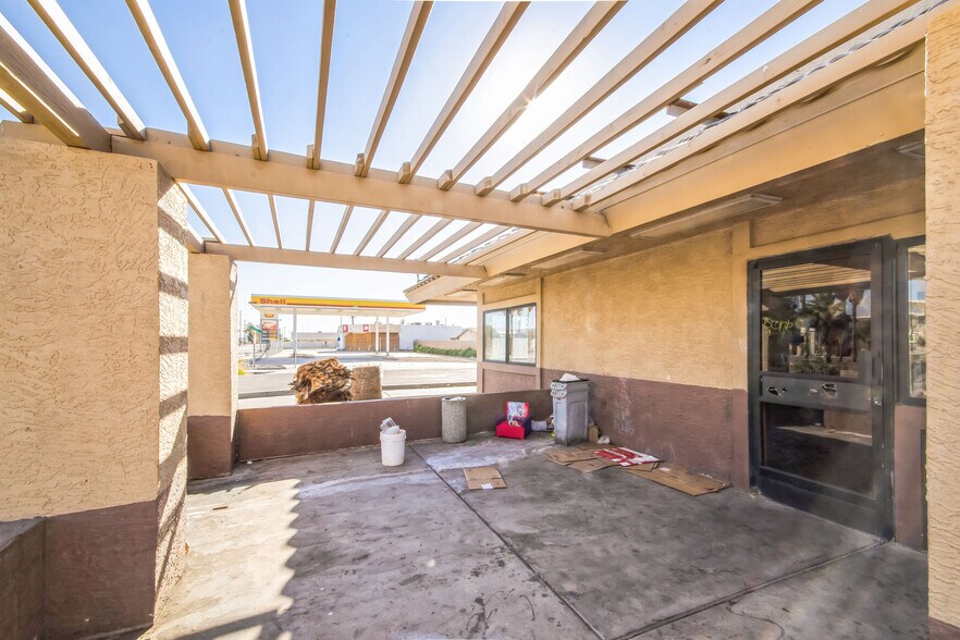 More Photos Of 379 S Lovekin Blvd, Blythe Fast Food For Lease