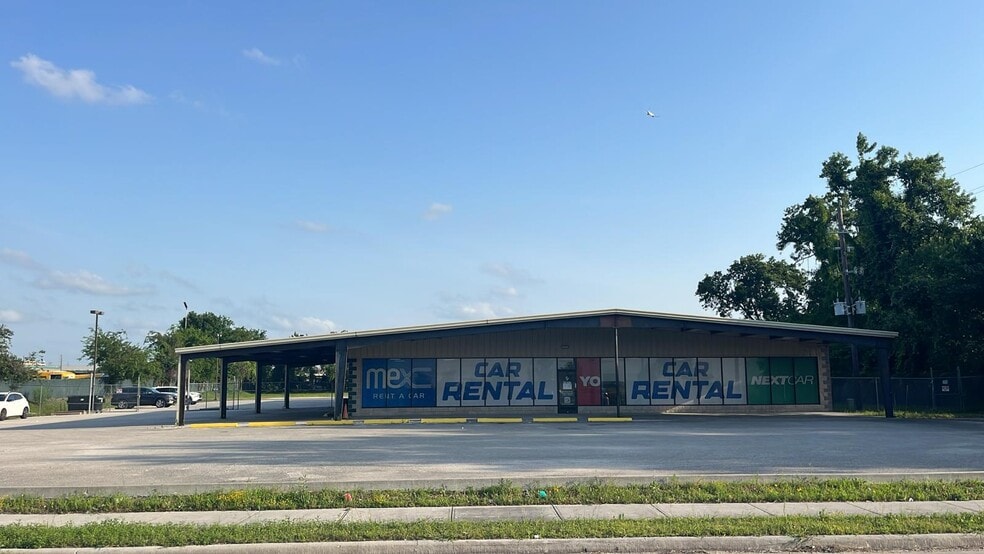 More Photos Of 3200 Greens Rd, Houston Showroom For Lease