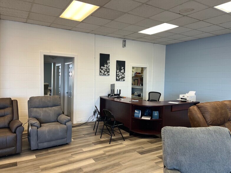 More Photos Of 1430 W Kearney St, Springfield Freestanding For Sale