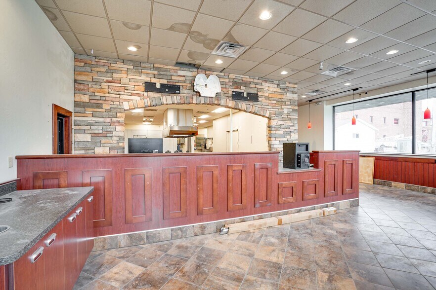 More Photos Of 112 W Maple Ave, Beaver Dam Freestanding For Lease