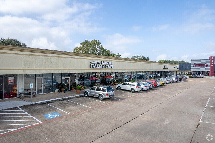 More Photos Of 5010-5096 W Broadway St, Pearland Storefront For Sale