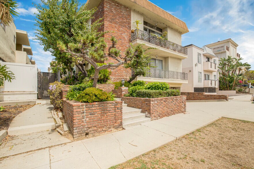 More Photos Of 11733 Mayfield Ave, Los Angeles Apartments For Sale
