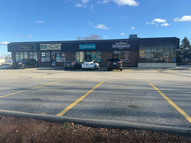 More Photos Of 286 W Main St, Marlborough Freestanding For Lease