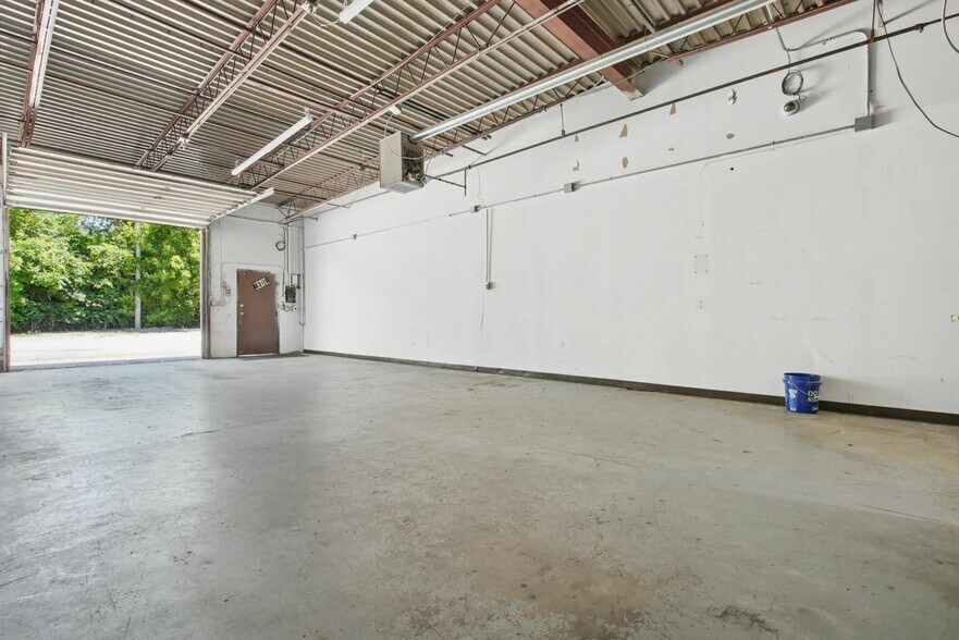 More Photos Of 3723-3871 April Ln, Columbus Light Distribution For Lease