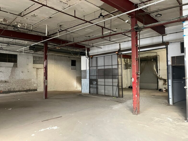 More Photos Of 27-21 51st Ave, Long Island City Warehouse For Lease