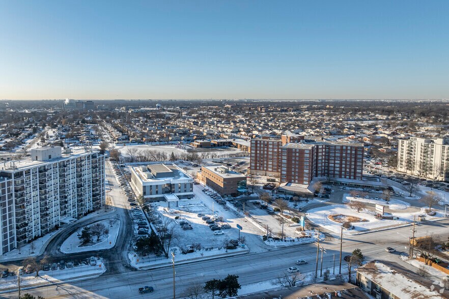 More Photos Of 8901 Golf Rd, Des Plaines Medical For Lease