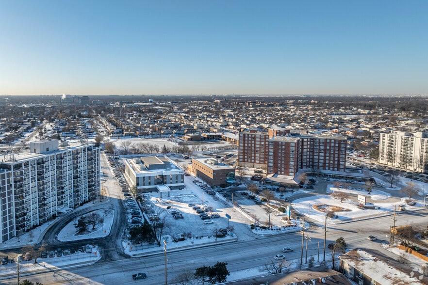 More Photos Of 8901 Golf Rd, Des Plaines Medical For Lease