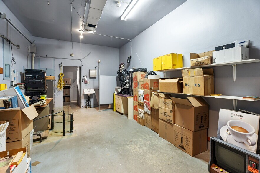 More Photos Of 33017 1st Av, Mission Flex For Lease