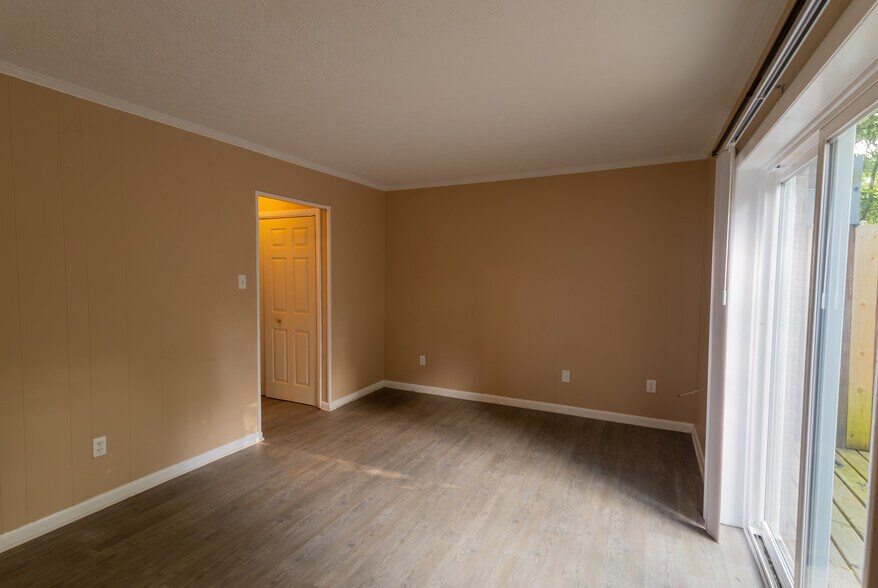 More Photos Of 105 Windy Cir, Franklin Multifamily For Sale