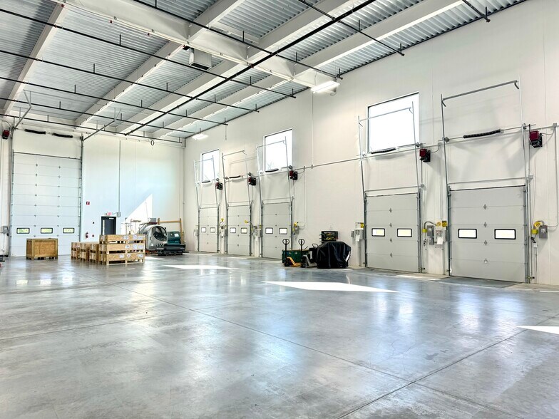 More Photos Of 2220 E Bunch Blvd, Muncie Manufacturing For Sale