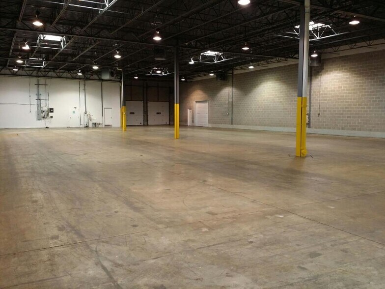 More Photos Of 345 Richert Rd, Wood Dale Warehouse For Lease