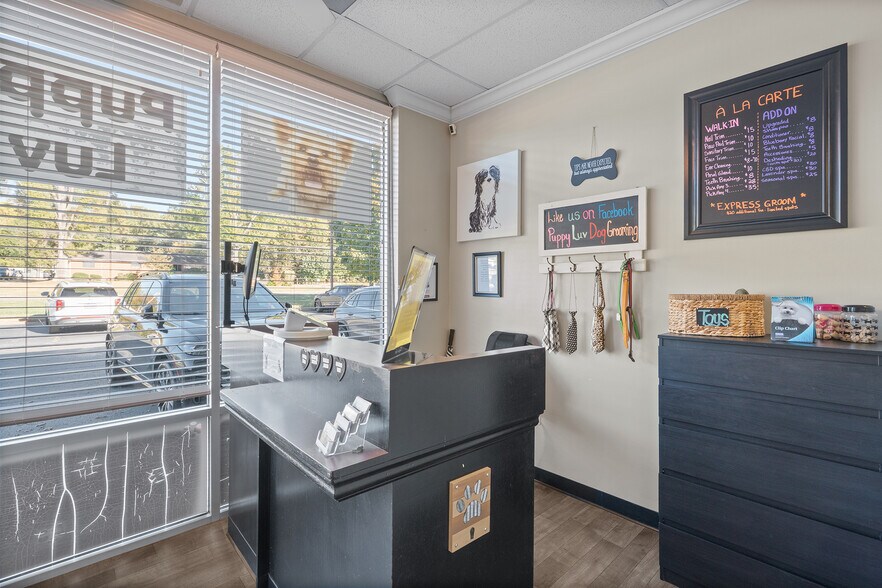More Photos Of 18505 Statesville Rd, Cornelius Office For Sale