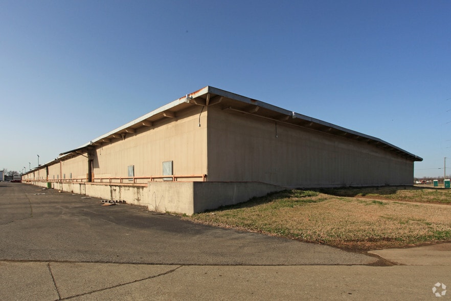 Primary Photo Of 2501 Millers Ln, Louisville Warehouse For Lease